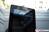 Das Display hat mit starken Reflexionen zu kämpfen