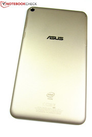 Neben unserem goldfarbenen Testexemplar gibt es das Fonepad 8 auch mit schwarzer, weißer und roter Rückseite.