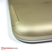 Die gerundeten Ecken und Kanten verleihen dem Fonepad 8 ein schickes Äußeres.