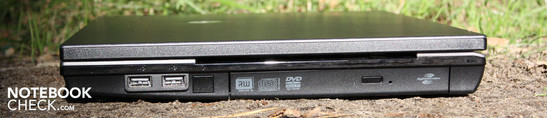 Rechte Seite: 2 x USB 2.0, DVD-Multibrenner