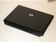 ...außen im dezentem Schwarz-in-Schwarz.