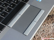 Das Dual Pointing Device mit Touchpad und Pointer bedient sich zügig.