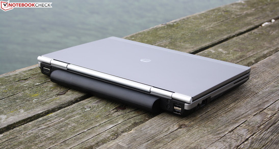 HP EliteBook 2560p (LG666EA): Das kleinste EliteBook überzeugt durch starke Verarbeitung, tolle Eingabegeräte und eine hohe Laufzeit. Das dunkle Display enttäuscht jedoch.