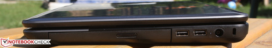 rechte Seite: DVD-Brenner, 2 x USB 2.0, AC + Status LED, Kensington Lock