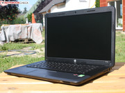 Der 15.6-Zoller aus mattem und zum Teil lackiertem Kunststoff