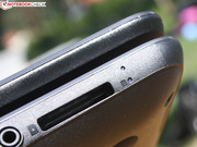 Die Status-LEDs für HDD-/Akku-Ladung befinden sich versteckt an der linken Seite.