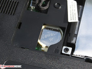 Mit Hilfe dieser CMOS-Batterie merkt sich das BIOS seine Einstellungen.