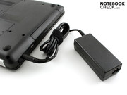 Ein 65-Watt-Netzteil versorgt das CQ56 mit Energie.