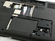 Hierunter befinden sich die 2.5-Zoll Festplatte,