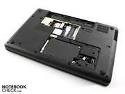 Abnehmen können wir die zwei Klappen der Bodenplatte.