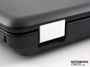 Das Alu-Cover der Gelenke setzt einen deutlichen Kontrast zum sonstigen Kunststoff-Einerlei.