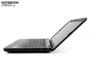 Mit seinen 2.436 Gramm ist der 15.6-Zoller noch nicht einmal übermäßig schwer.