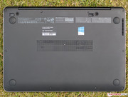 Statt Wartungsklappe 10 schicke Torx-Schrauben.