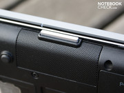 Erst deutlicher Druck auf den Taster löst den Deckel.