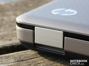 Aluminium-Scharnieren gehalten.