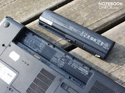 Die geringe Kapazität von 4.090 mAh (47Wh)