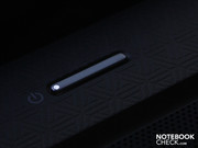 und der zierliche Power-Button.