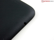 Der Kopfhörer-Anschluss rechts scheint auf den ersten Blick der einzige Port zu sein.