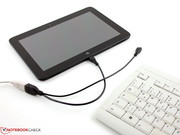 Ein solches Micro-USB-Y-Kabel erweist sich bei der Nutzung als praktisch. Der Nutzer muss es sich aber selbst kaufen.