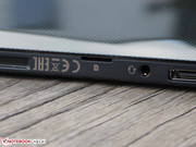 Der Einschub für eine microSD am Tablet.