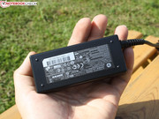 Mit seinen 55 Wattstunden langt es für sechs Stunden Laufzeit (WLAN-Test).
