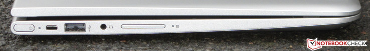 linke Seite: Einschlaltknopf, Steckplatz für ein Kabelschloss, USB 2.0 (Typ A), Audiokombo, Lautstärkewippe
