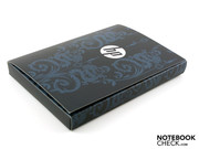 Im Zubehör befindet sich ein formschöner Karton,