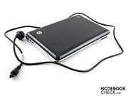 Das Netzkabel ist ungewöhnlich lang. Nutzer kommen insgesamt auf zirka 3.5 Meter.