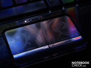 Die Tasten des Mousepads brauchen zudem viel Druck und klicken laut.