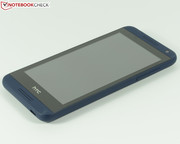 Die Linse an der Front begnügt sich mit 1,3 MP.