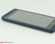 Unter der Klappe an der Seite verbergen...