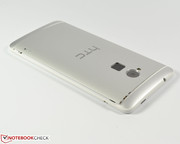 Entriegelt man das Back Cover...