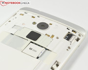 ...steht noch ein microSD-Port zur Erweiterung des internen Speichers zur Verfügung.