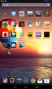 Aufgeräumt: Der Startbildschirm unter Android 4.1 Jelly Bean.