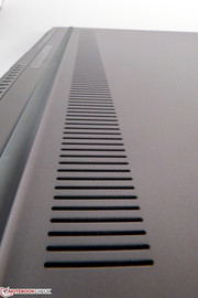 Nur wenige Lüftungsschlitze, dazu noch zum Teil verklebt, sorgen für frische Luft im Inneren.