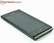 Das Huawei Ascend W1 ist sauber verarbeitet.