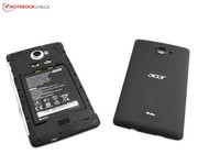 Nimmt man den Rücken ab, kommt außerdem der Akku zum Vorschein.