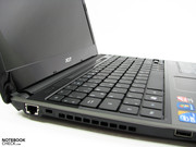 Die Kühlung erfolgt über 2 seitlich integrierte Lüfter