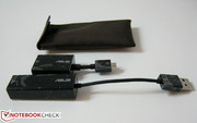 Selbst für den USB-auf-Ethernet- und den Mini-VGA-auf-VGA-Adapter gibt es eigene braune Kunstledertaschen.