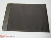 Eine dicke braune Tasche wird bei jedem Zenbook, sei es das UX21 oder das UX31, mitgeliefert.