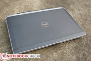 Einzig das Dell Logo spiegelt bei diesem Notebook