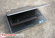 Diese Dell Serie erkennt man am typenspezifischen orangen Rahmen um die Tastatur.