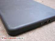 Die Gummi-Rückseite ist schwieriger von Staub und Schmutz zu reinigen.