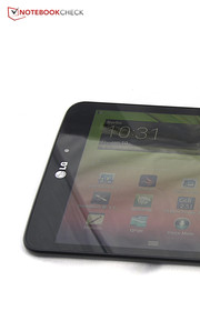 Der Bildschirm bietet zwar Full-HD-Auflösung, ist aber nicht sehr leuchtstark.