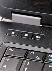 Sondertasten für die Lautstärkeregelung und das WLAN sind erfreuliche Details.