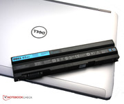 Der Akku bietet mit 66,6 Wattstunde ordentlich Kapazität.