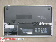 Nutzer und Akku trennen nur einige Kreuzschlitzschrauben.