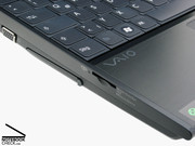 Die Handballenauflage aus hochwertigem Aluminium sieht schick aus und ist haptisch angenehm.