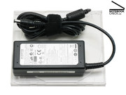 Das Netzteil lädt den Akku in rund 2 Stunden auf. Egal, ob das R60-Aura ein- oder ausgeschaltet ist.