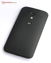 Mit geschwungener und gummierter Rückseite und innovativen Features will sich Motorola in der Mittelklasse positionieren.